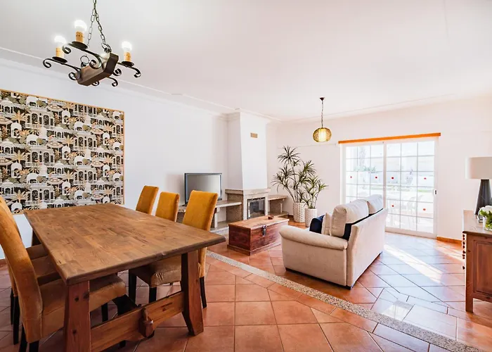 Adriana 알부페이라